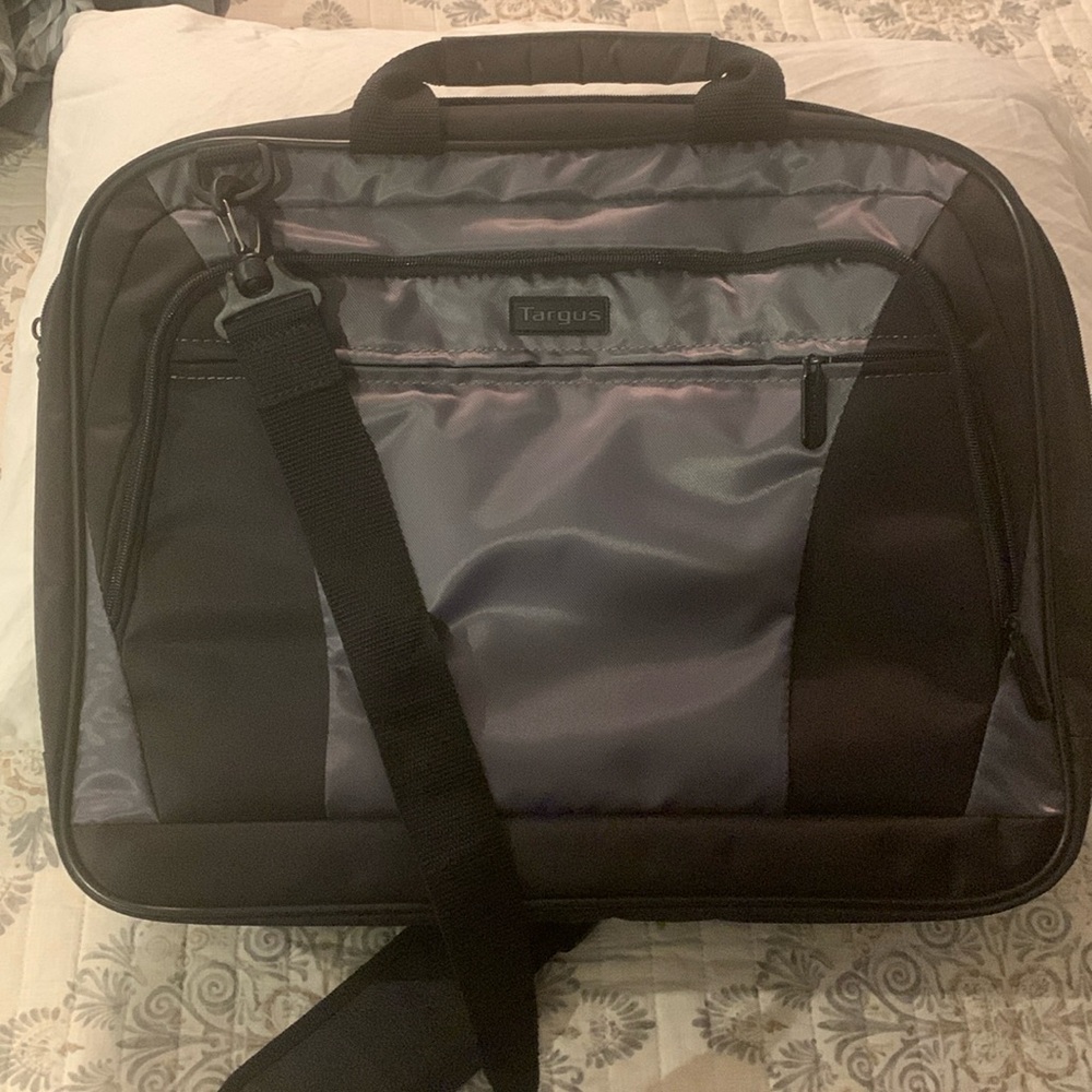 Targus computer bag black with grey accents 4 zipper pockets h